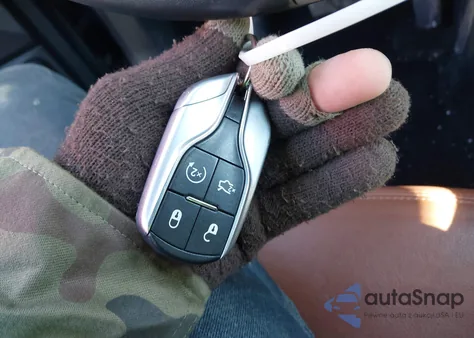 2018 Maserati Levante z USA, uszkodzony, nr VIN ZN661XUA4JX279513